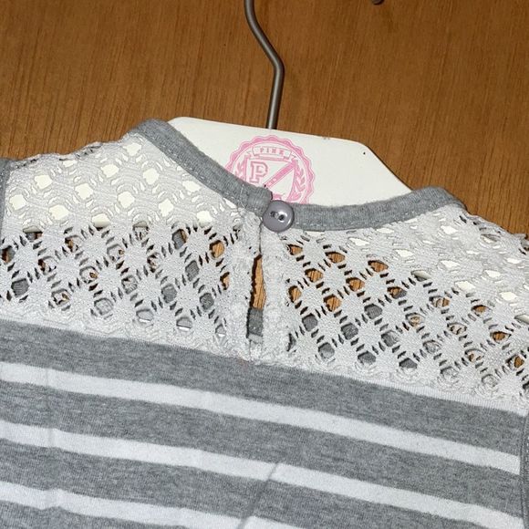 •COUNTING DASIES• Bouqitue style little girls neon parrots outfit in size 4 EUC - Picture 9 of 10